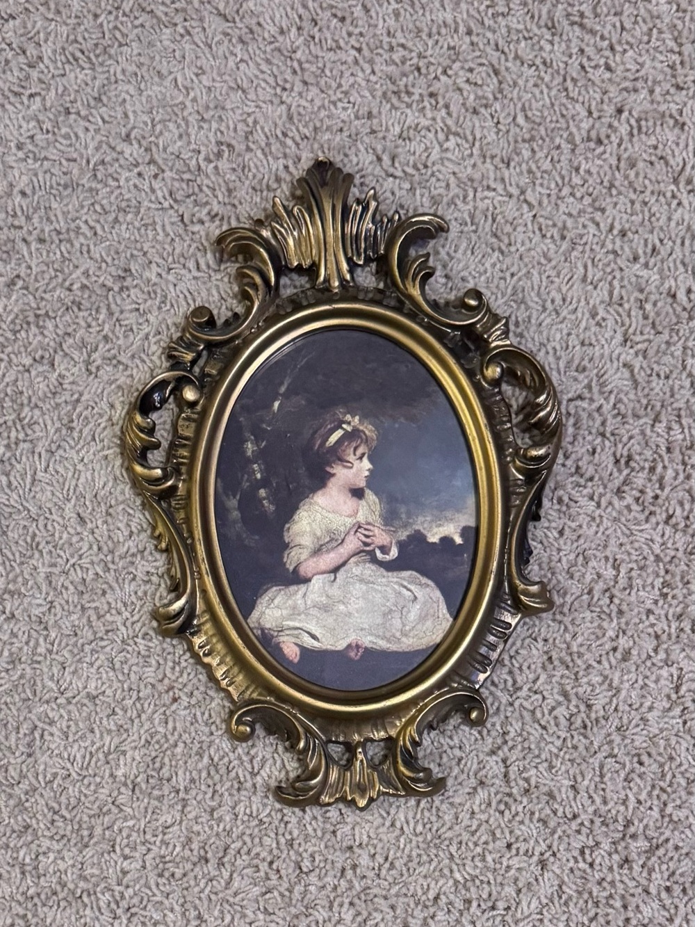 Ornate Vic Gold Brass Colored Resin Oval Wall-Mounted Frame 12x8 Vert, 6x4 Photo